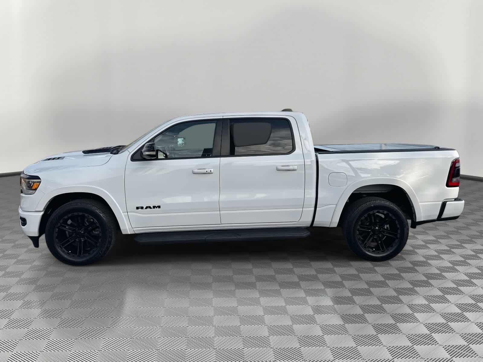 2022 RAM 1500 Laramie 4x2 Crew Cab 57 Box