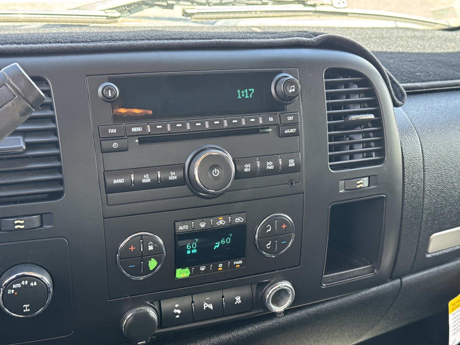 2011 Chevrolet Silverado 1500 4WD Ext Cab 143.5 LT