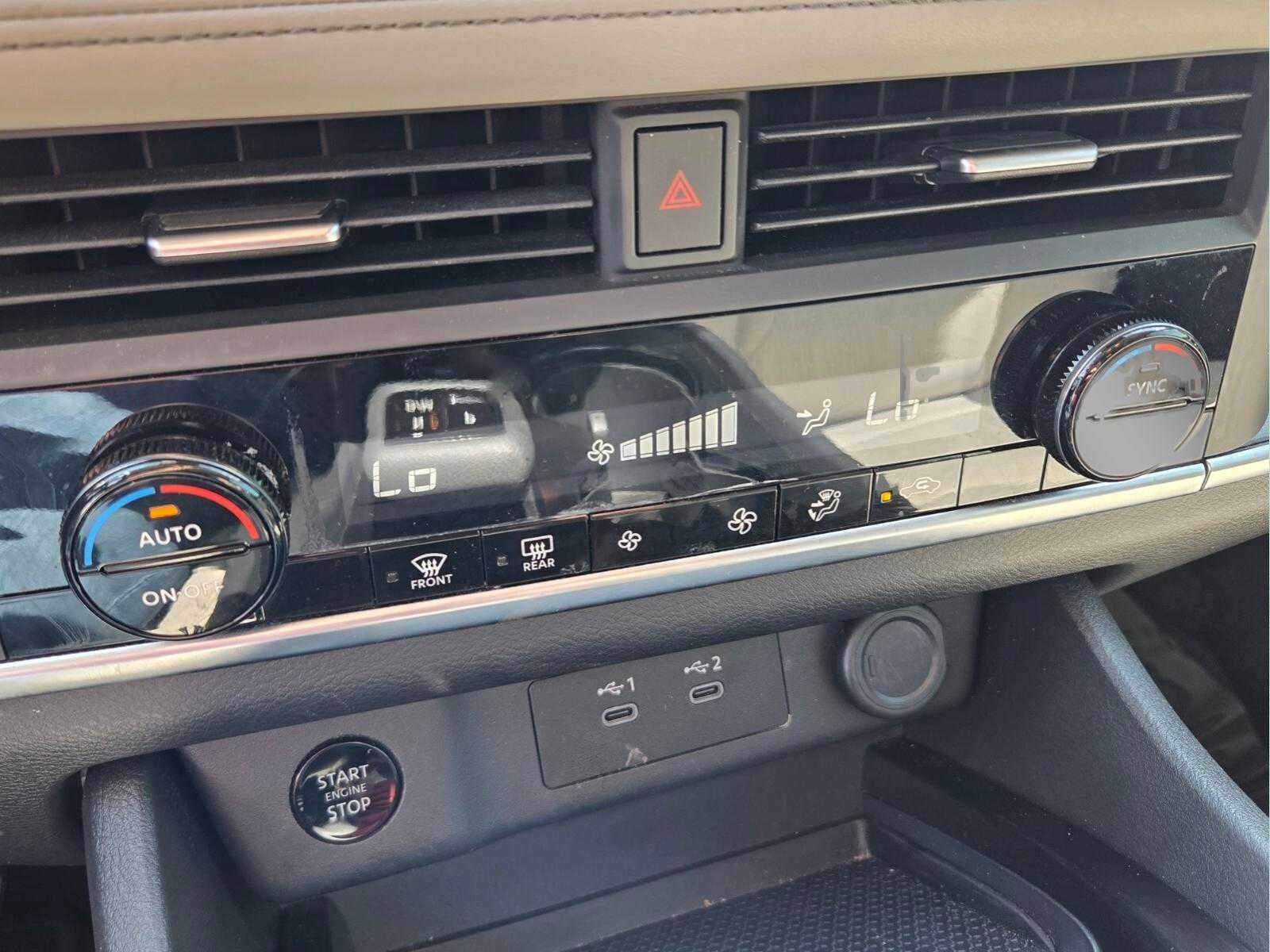 2025 Nissan Rogue AWD SV