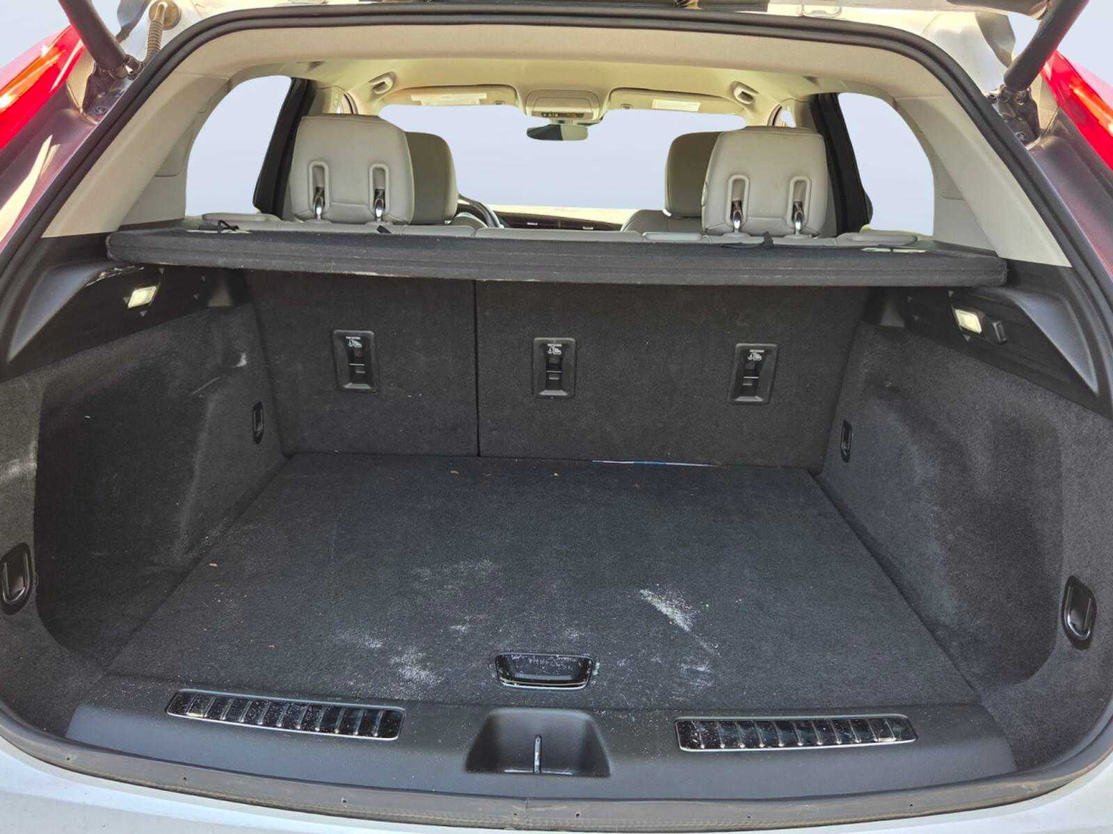 2021 Cadillac XT4 FWD Premium Luxury