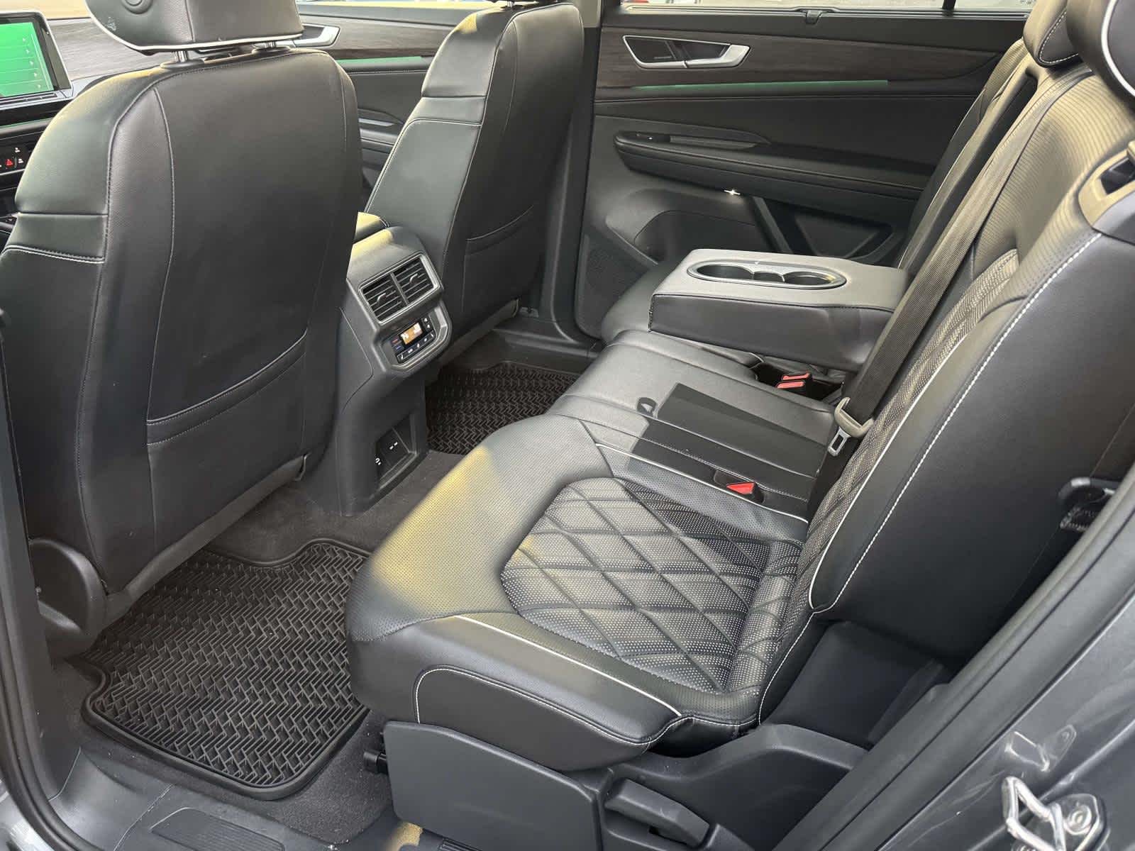 2024 Volkswagen Atlas 2.0T SEL Premium R-Line