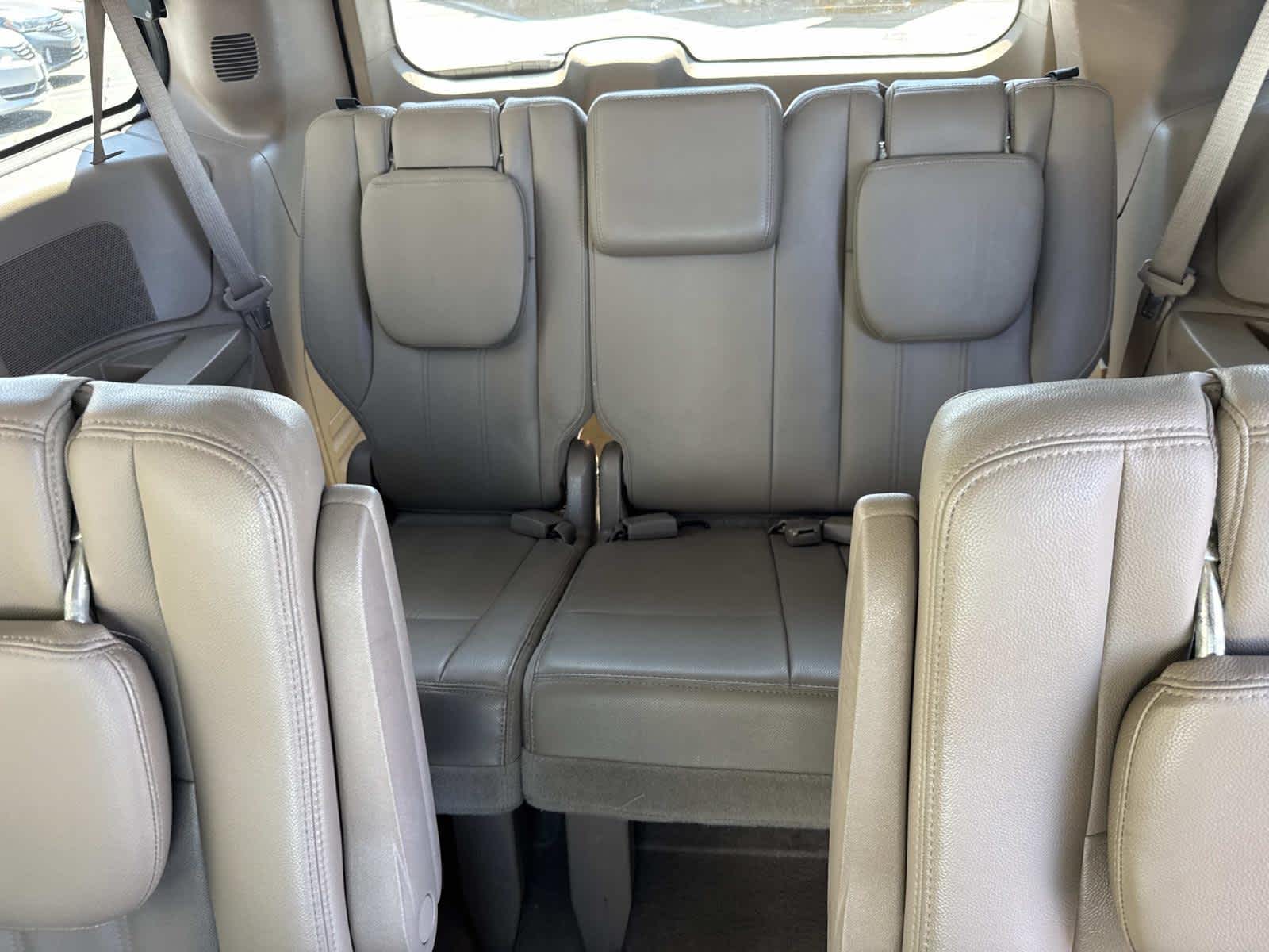 2016 Chrysler Town & Country Touring