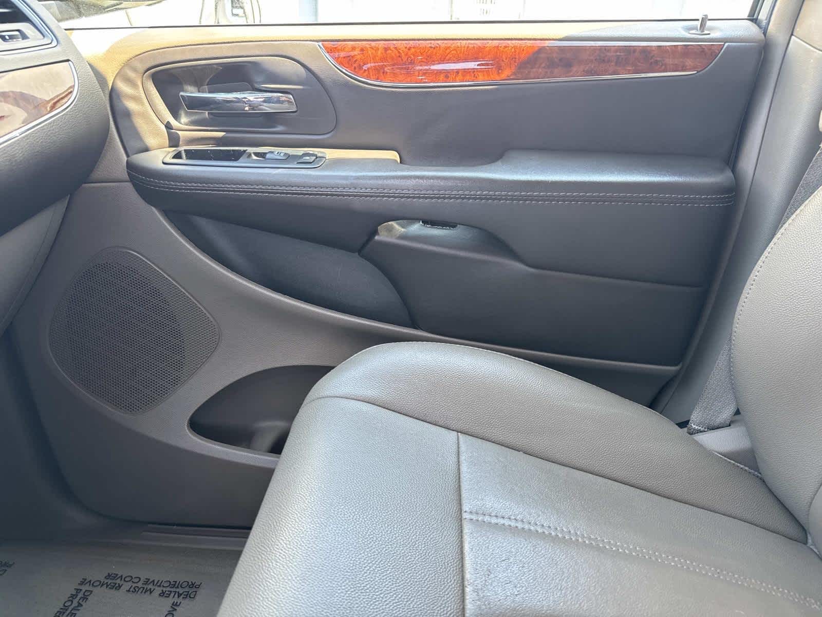 2016 Chrysler Town & Country Touring