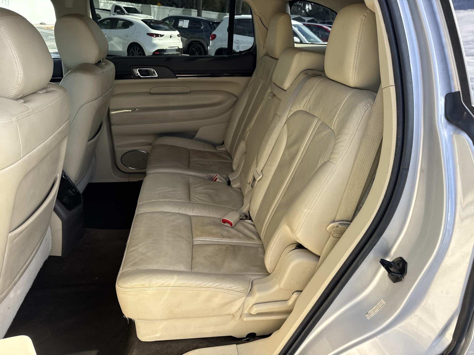 2014 Lincoln MKT Base