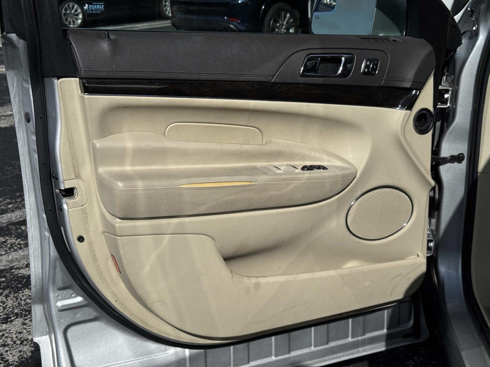 2014 Lincoln MKT Base