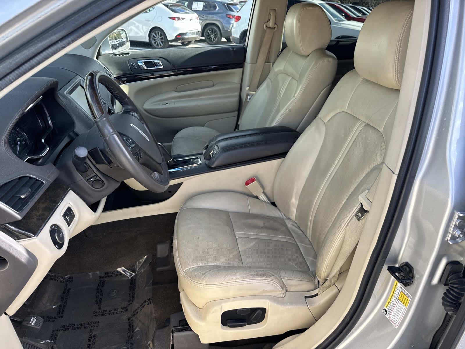 2014 Lincoln MKT Base