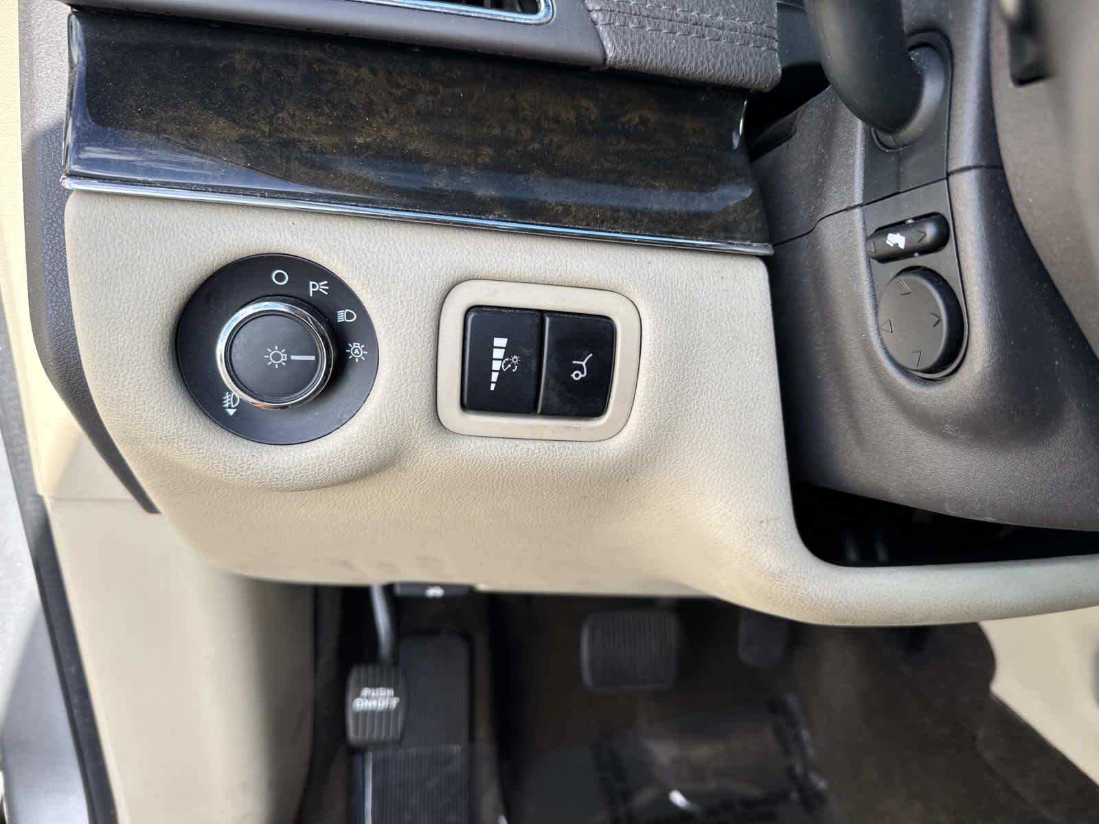 2014 Lincoln MKT Base