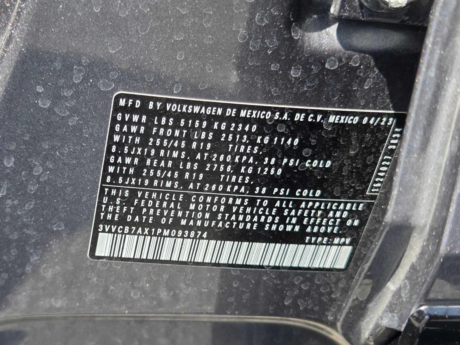 2023 Volkswagen Tiguan SE R-Line Black