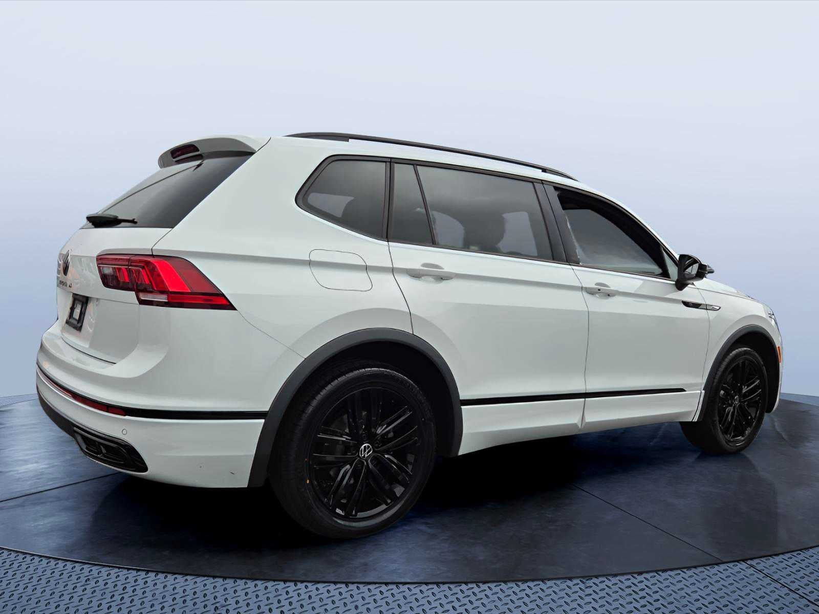 2022 Volkswagen Tiguan SE R-Line Black