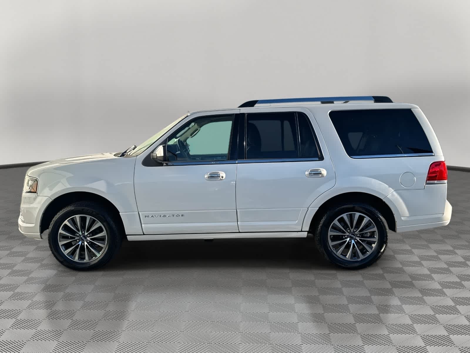 2015 Lincoln Navigator Base
