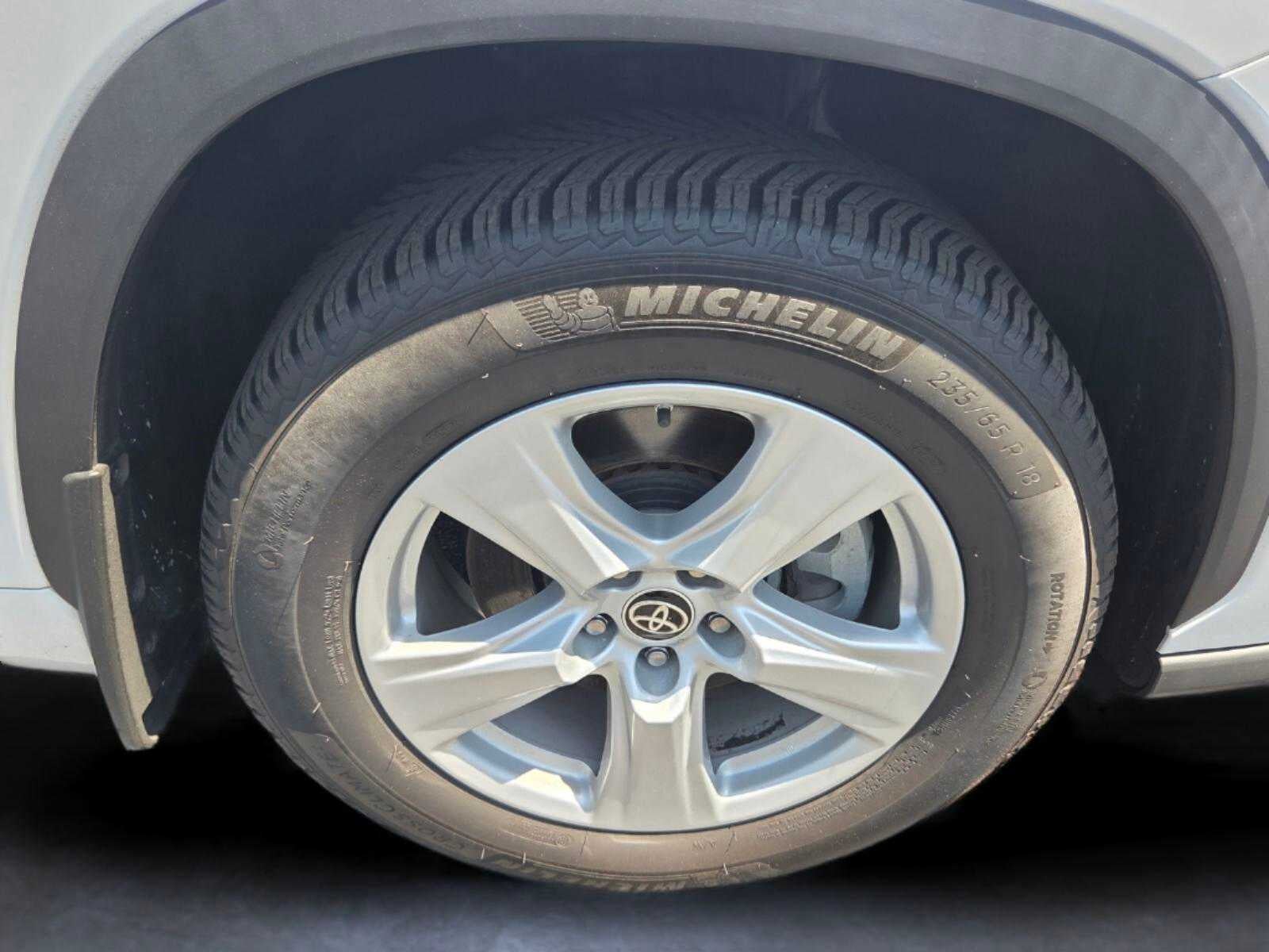 2023 Toyota Highlander LE