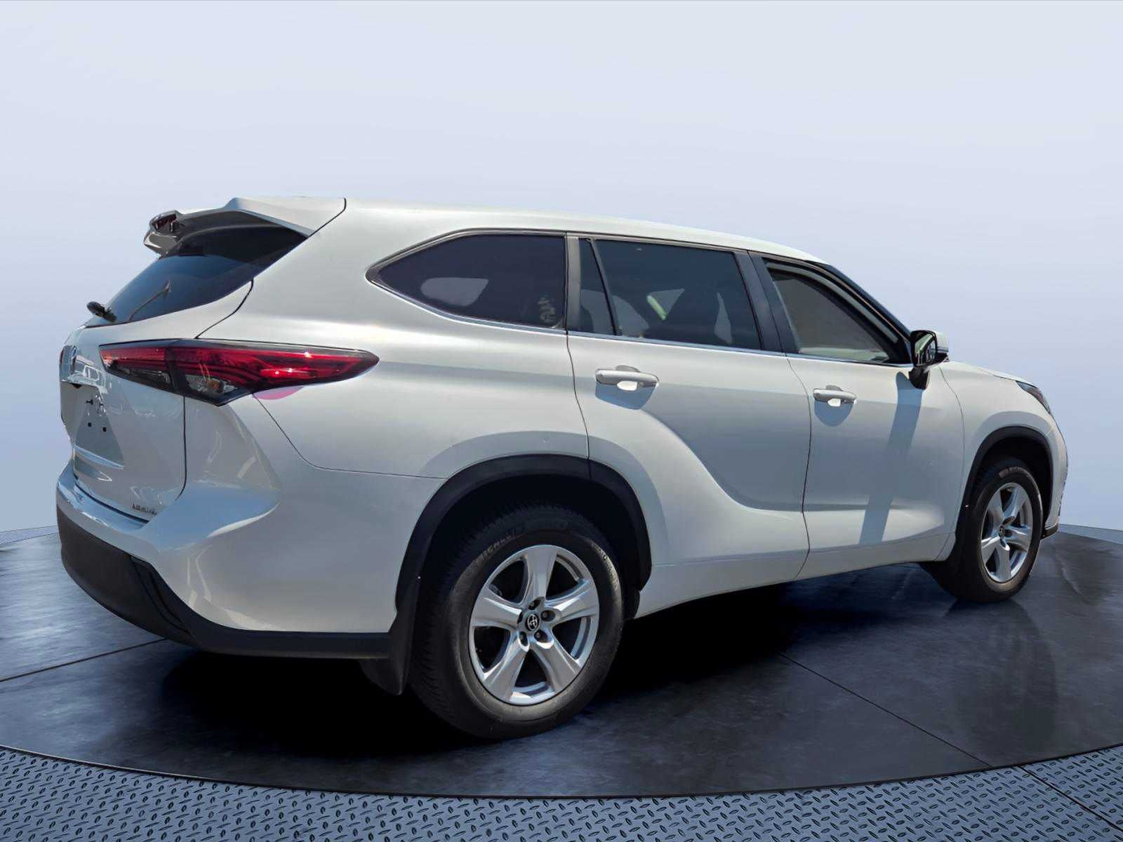 2023 Toyota Highlander LE