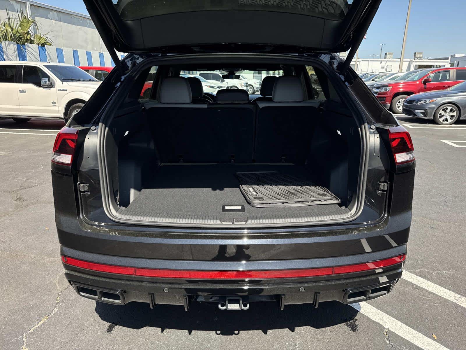 2025 Volkswagen Atlas Cross Sport 2.0T SEL R-Line Black