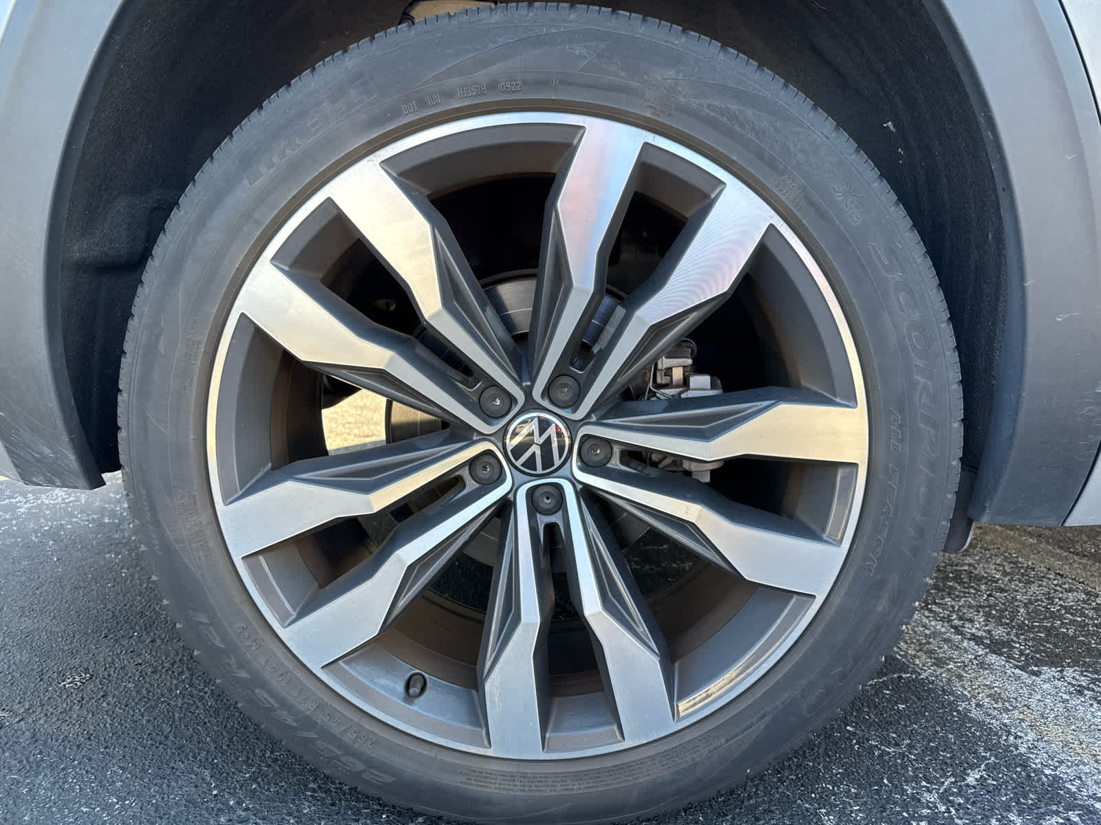 2022 Volkswagen Atlas Cross Sport 3.6L V6 SEL Premium R-Line