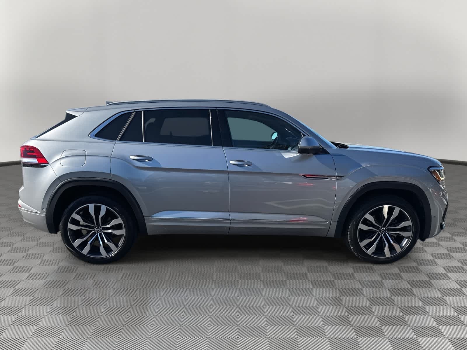 2022 Volkswagen Atlas Cross Sport 3.6L V6 SEL Premium R-Line