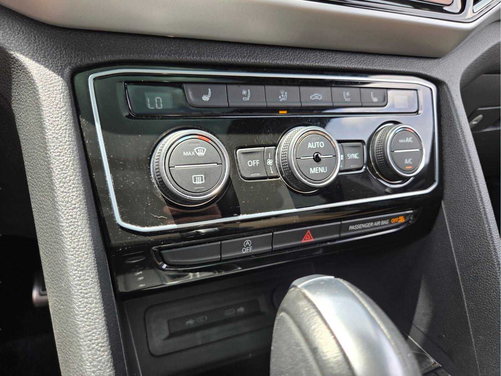 2022 Volkswagen Atlas Cross Sport 3.6L V6 SEL Premium R-Line