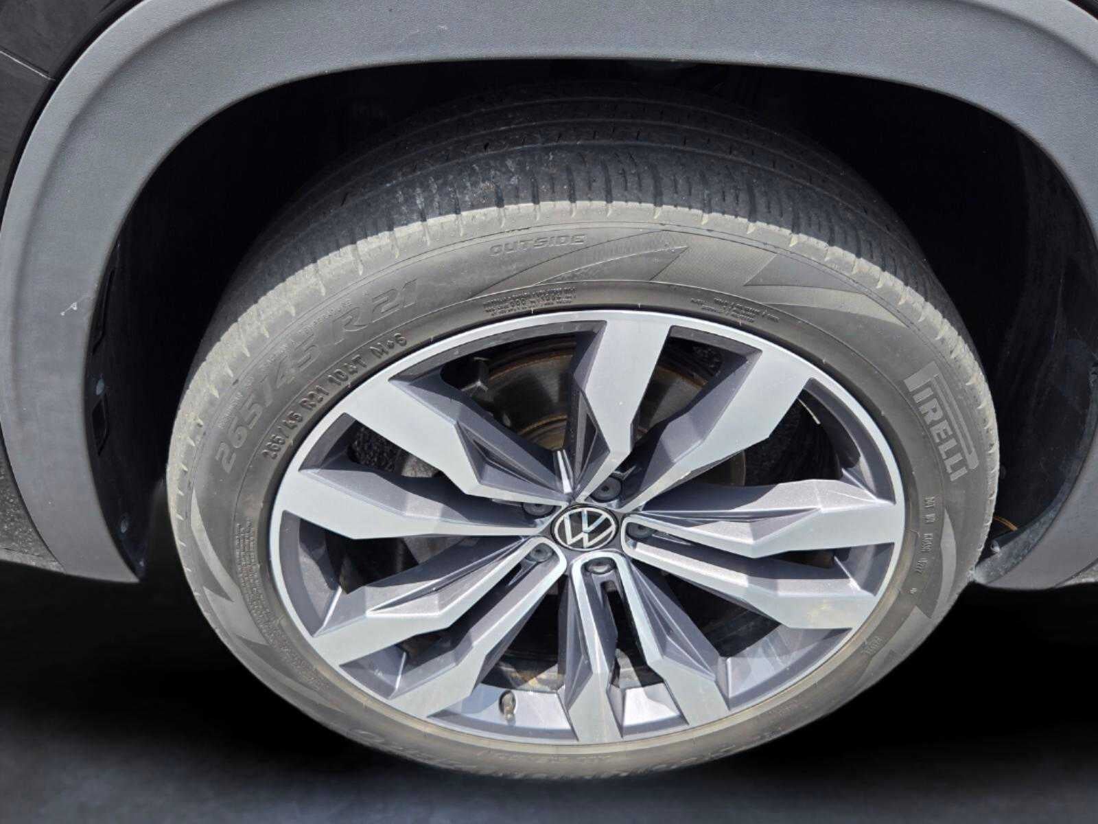 2022 Volkswagen Atlas Cross Sport 3.6L V6 SEL Premium R-Line