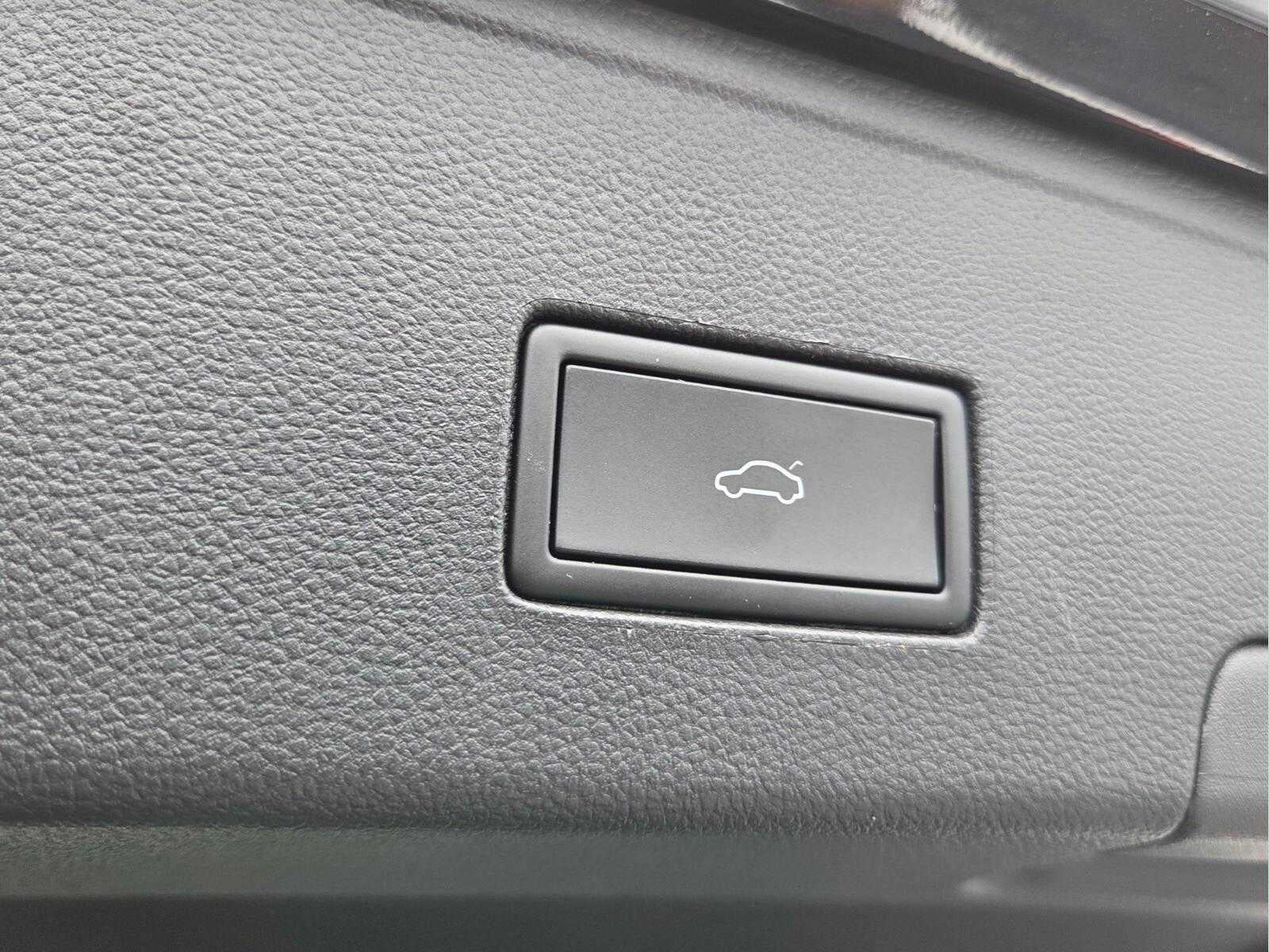 2023 Volkswagen Atlas Cross Sport 3.6L V6 SEL Premium R-Line