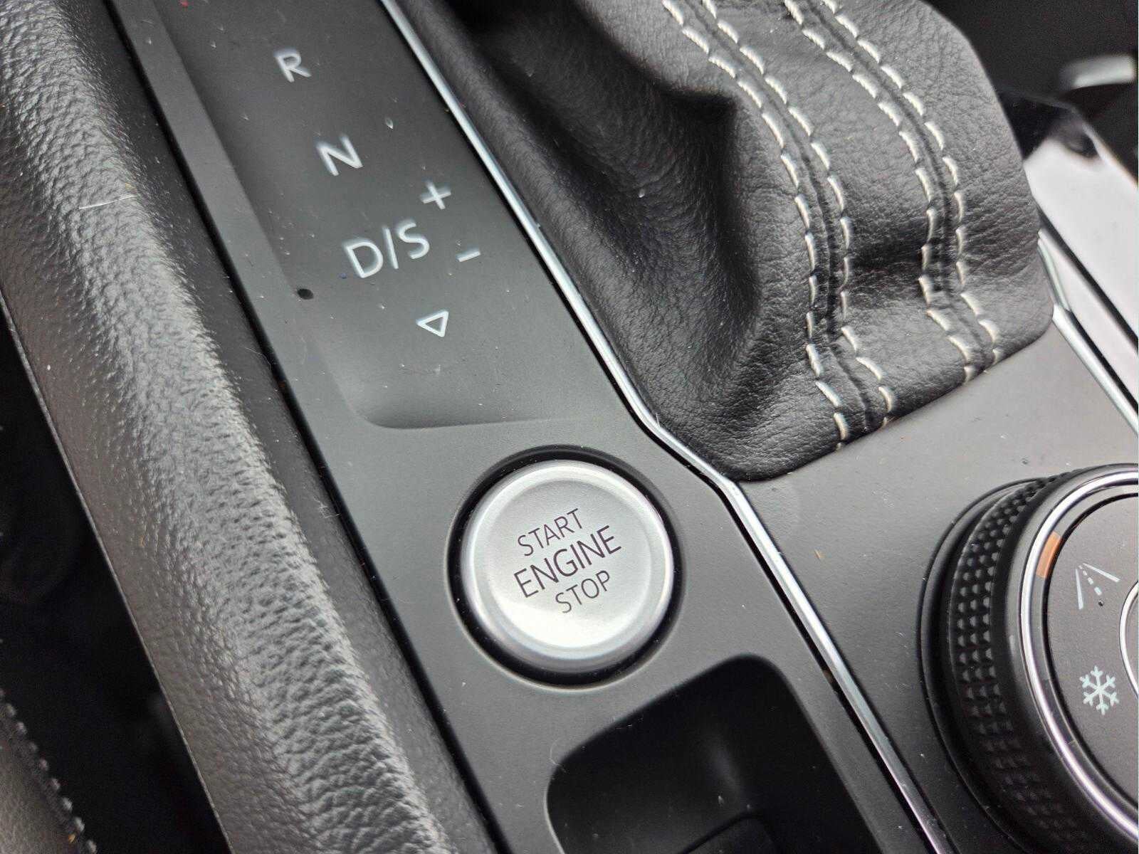 2023 Volkswagen Atlas Cross Sport 3.6L V6 SEL Premium R-Line