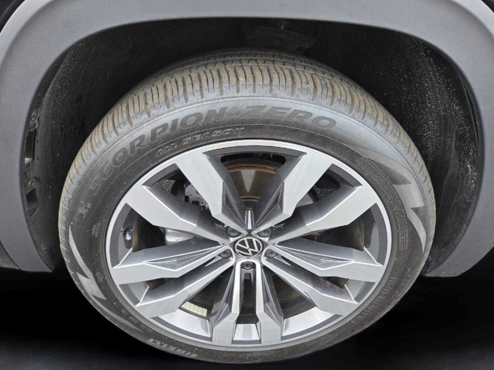 2023 Volkswagen Atlas Cross Sport 3.6L V6 SEL Premium R-Line