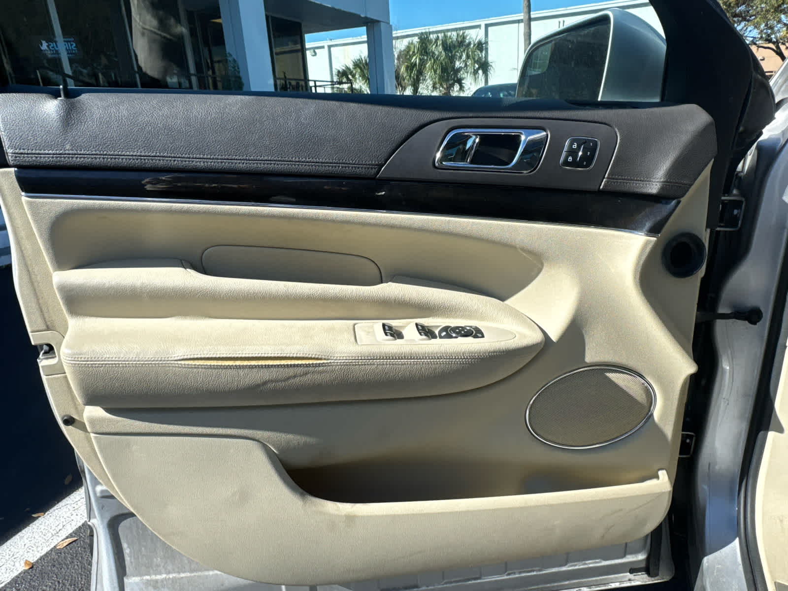 2014 Lincoln MKT Base