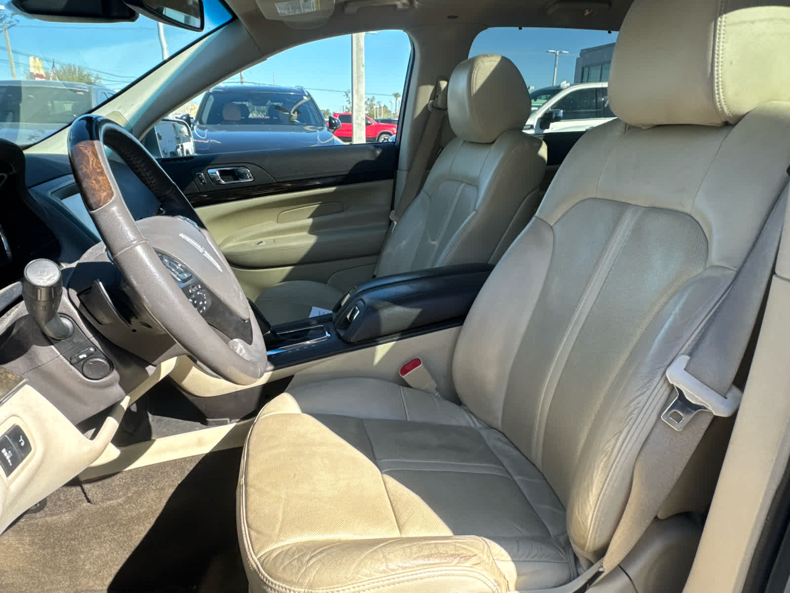 2014 Lincoln MKT Base