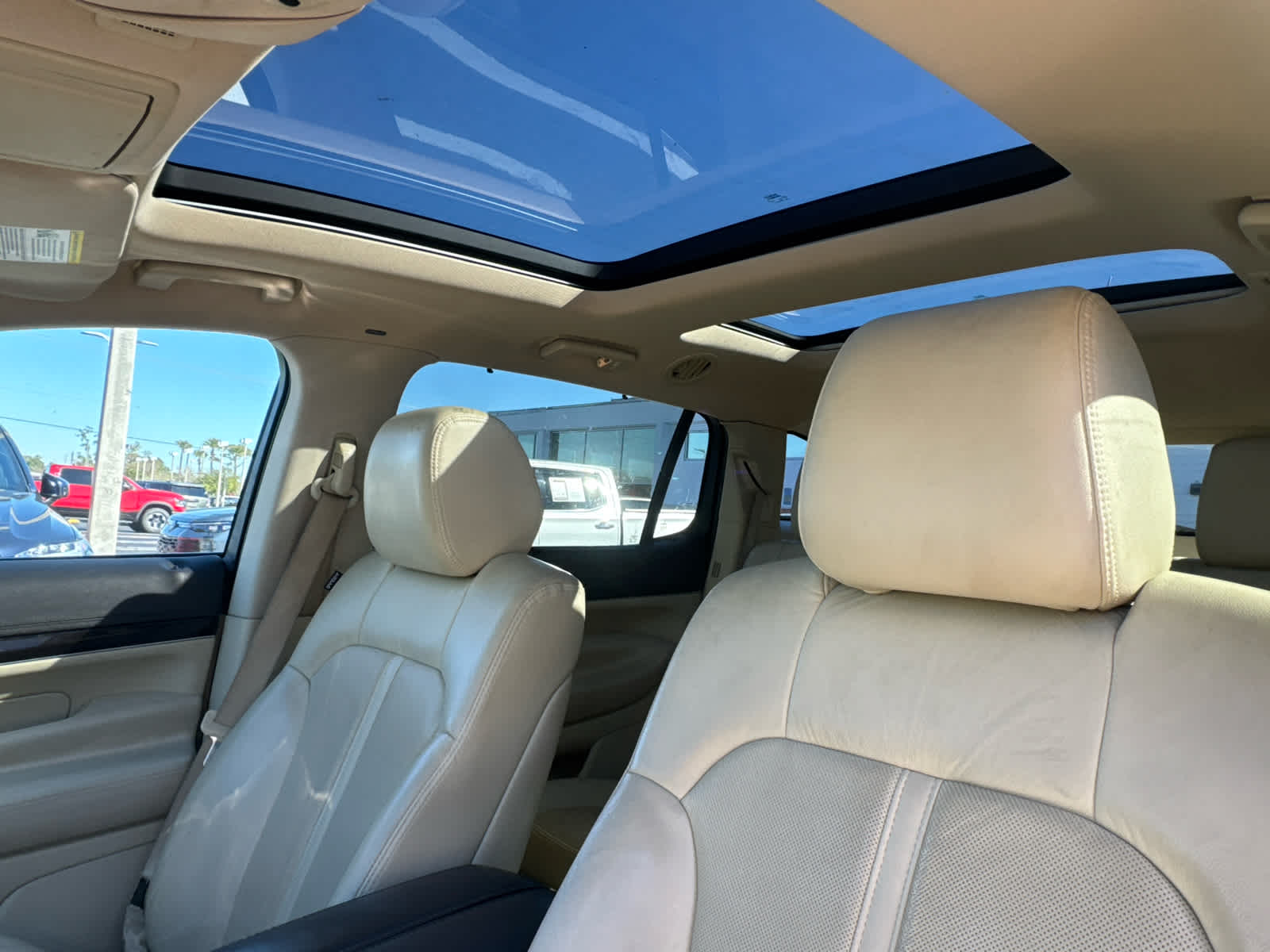 2014 Lincoln MKT Base