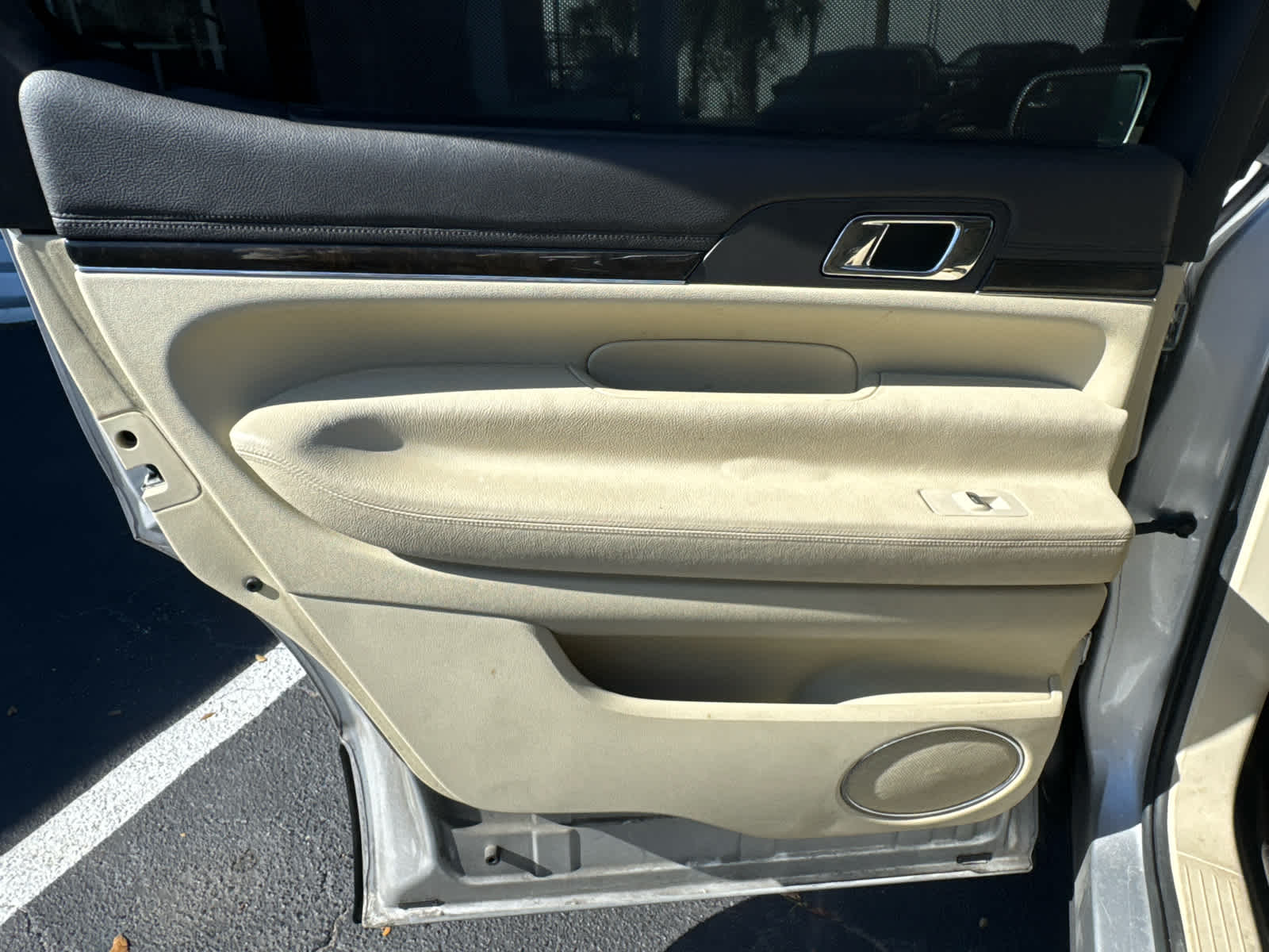 2014 Lincoln MKT Base