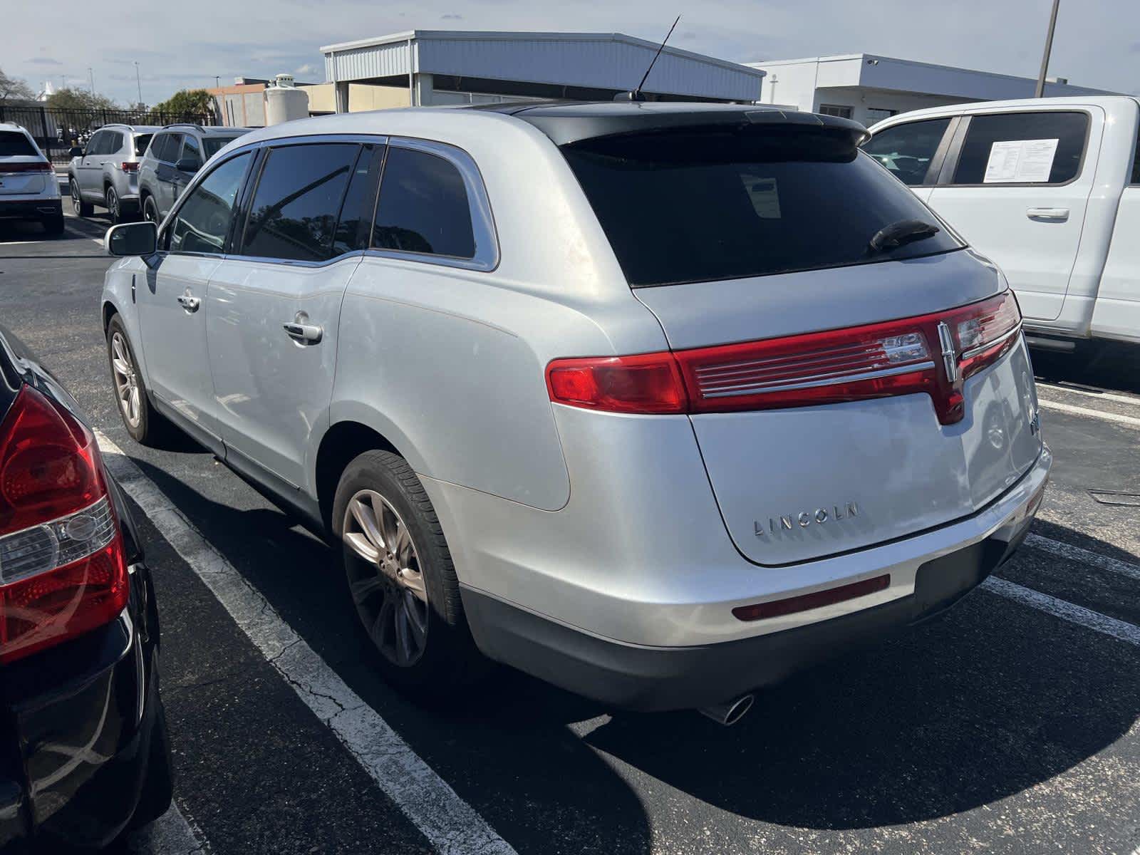 2014 Lincoln MKT Base