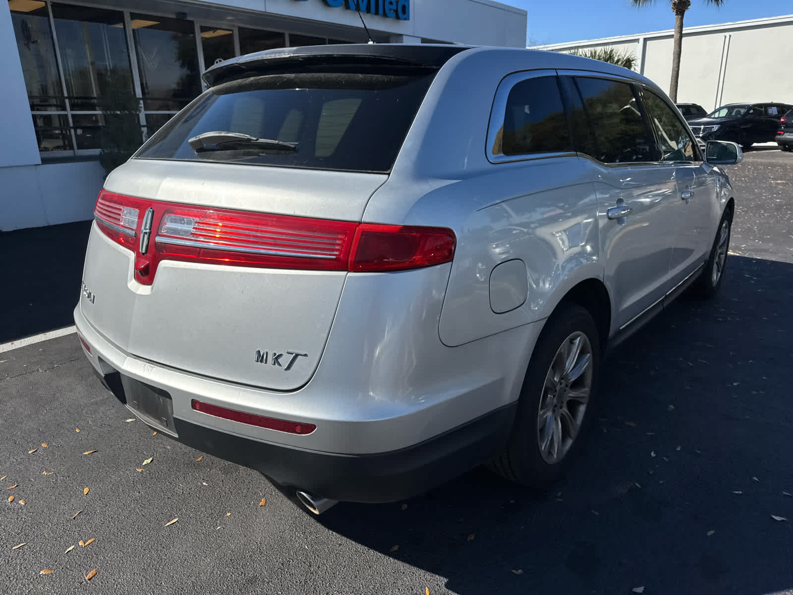 2014 Lincoln MKT Base