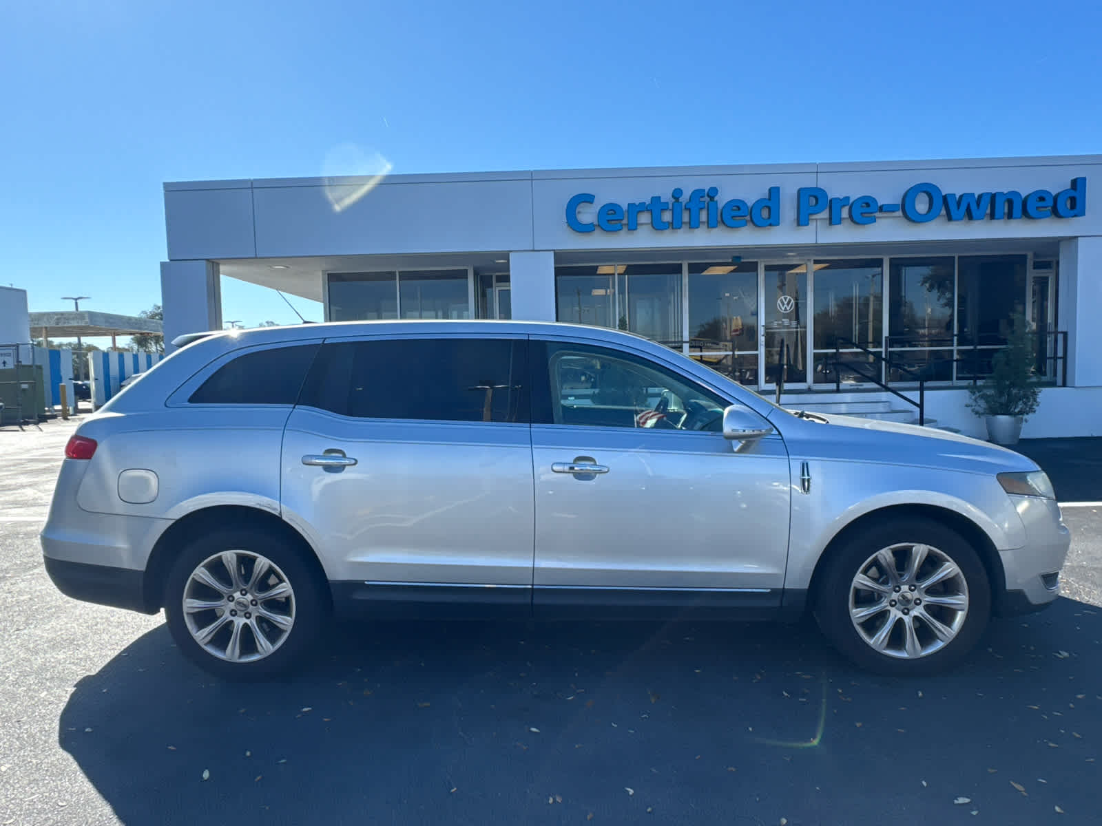 2014 Lincoln MKT Base