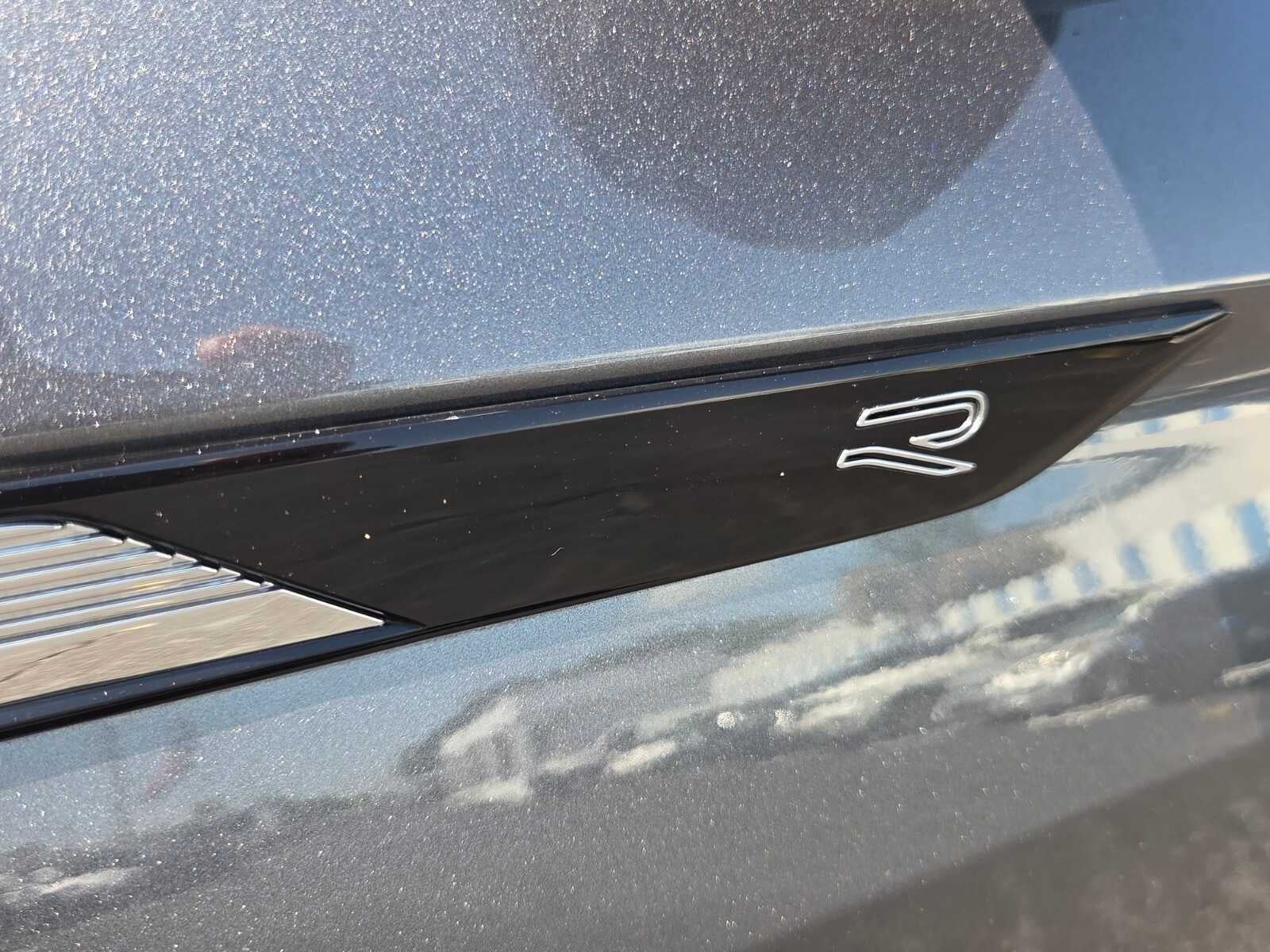 2022 Volkswagen Tiguan SEL R-Line