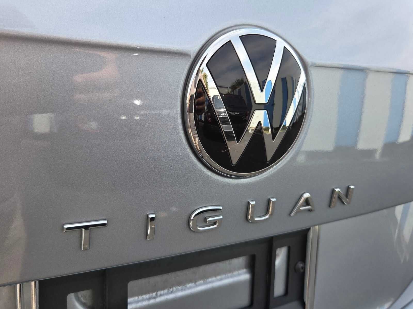 2024 Volkswagen Tiguan SE R-Line Black