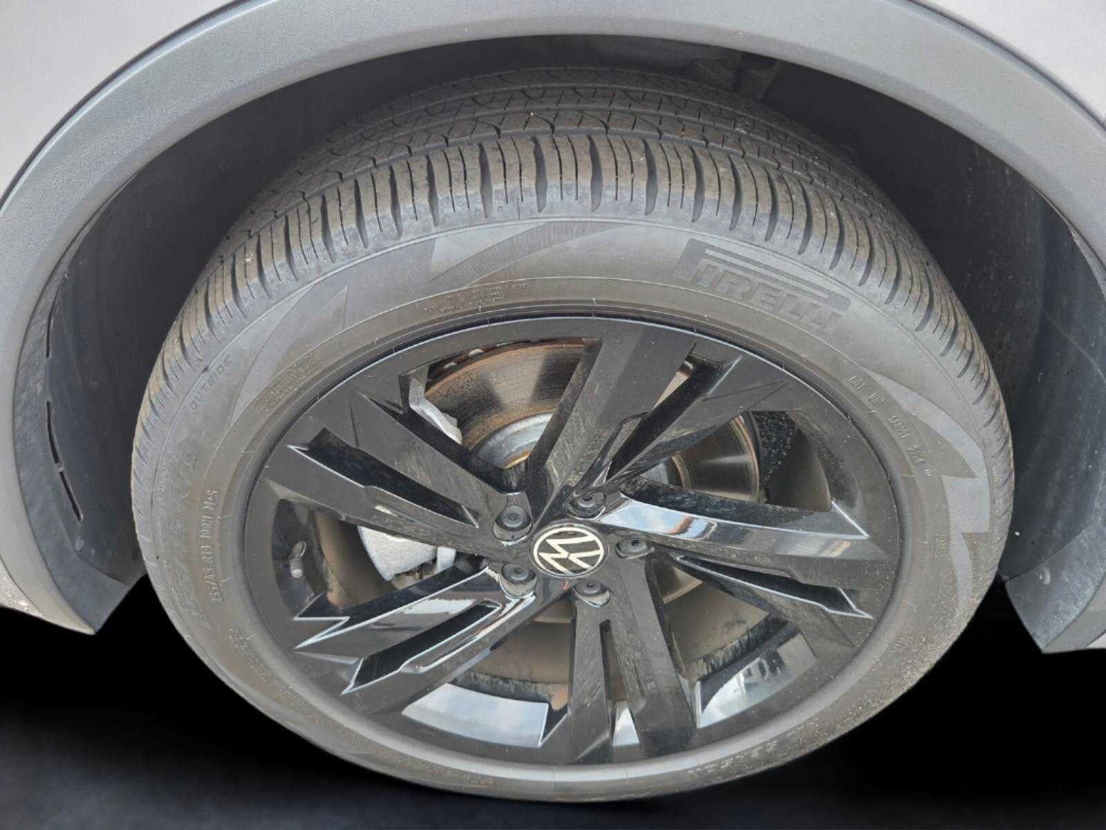 2024 Volkswagen Tiguan SE R-Line Black