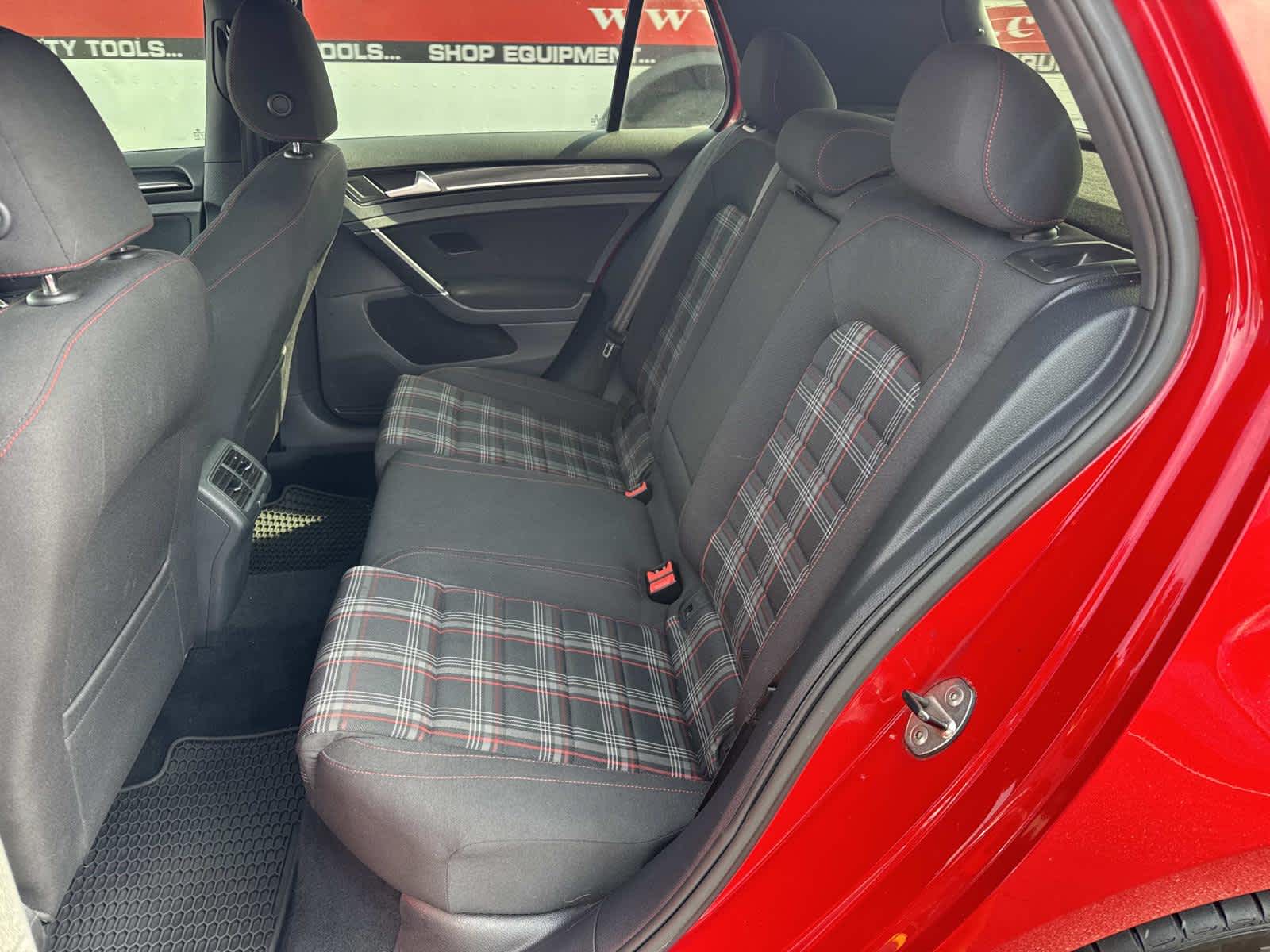 2017 Volkswagen Golf GTI Sport