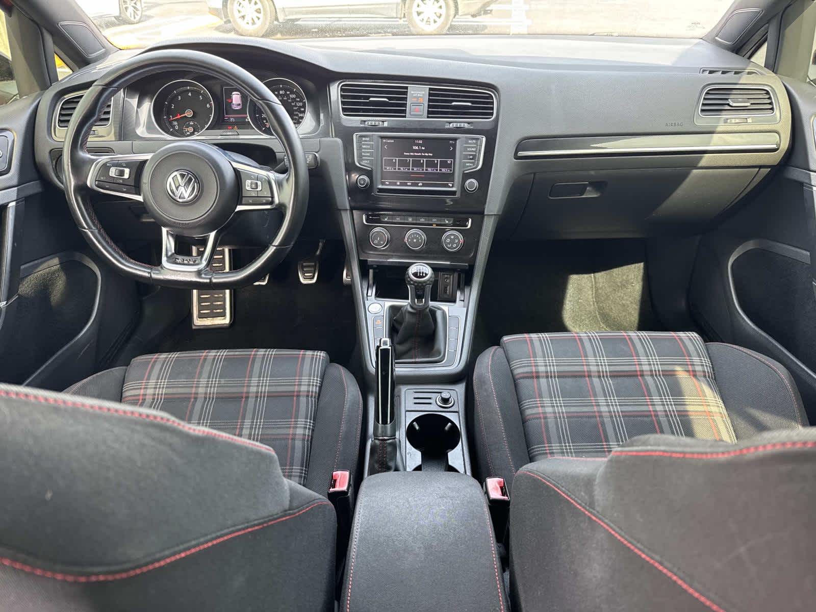 2017 Volkswagen Golf GTI Sport