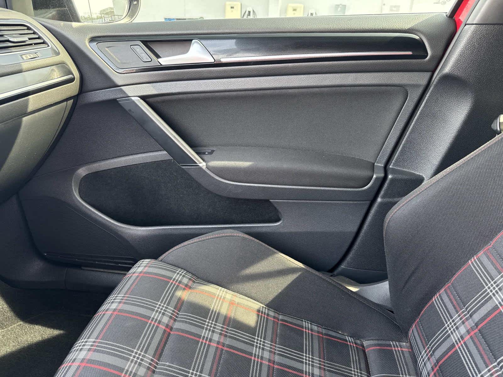 2017 Volkswagen Golf GTI Sport