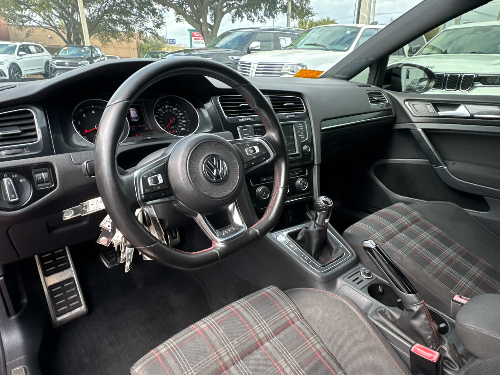 2017 Volkswagen Golf GTI Sport