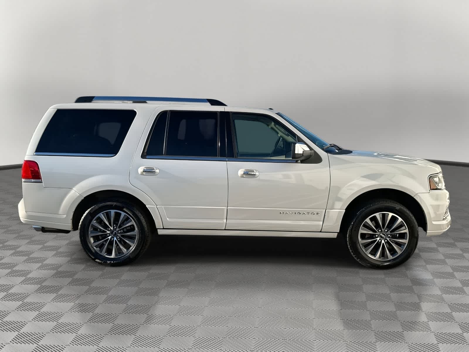 2015 Lincoln Navigator Base