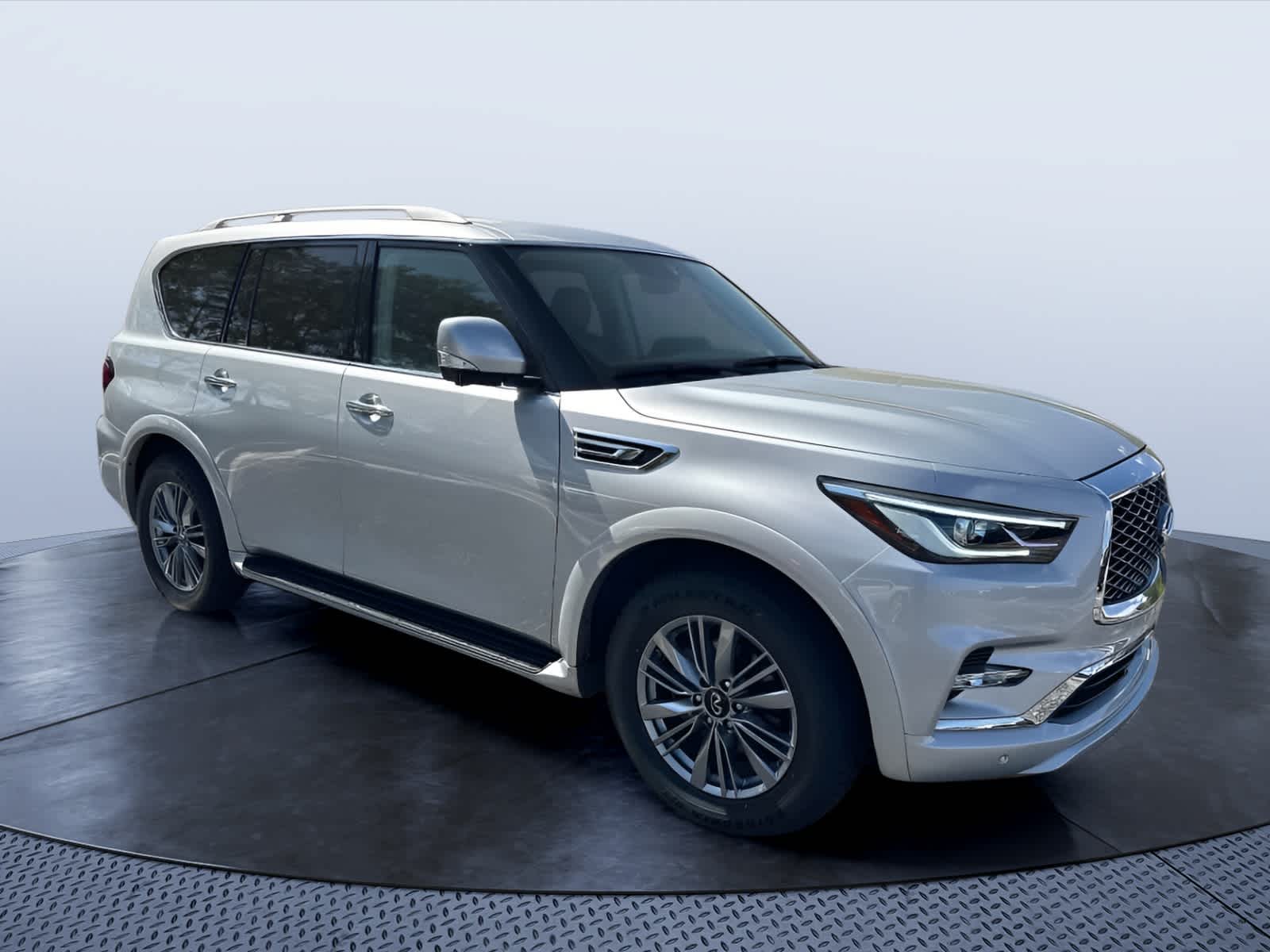 2022 INFINITI QX80 LUXE