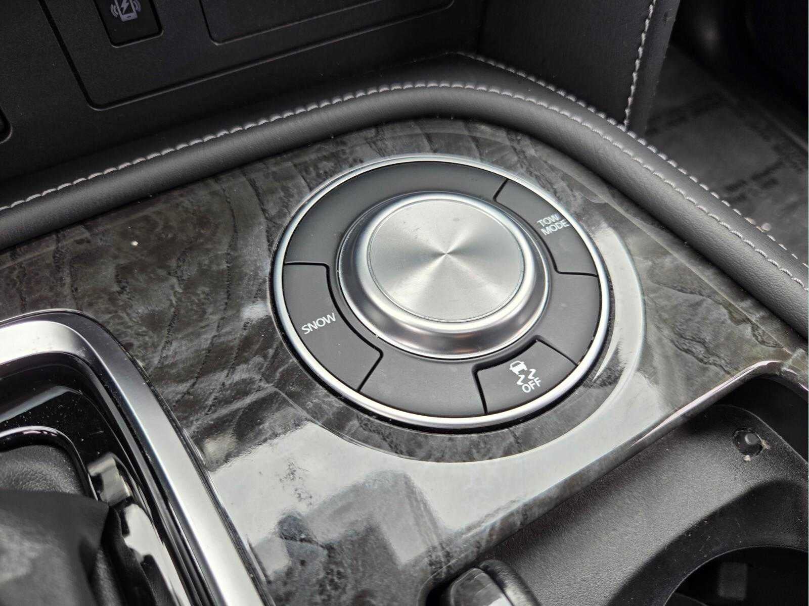 2023 INFINITI QX80 LUXE