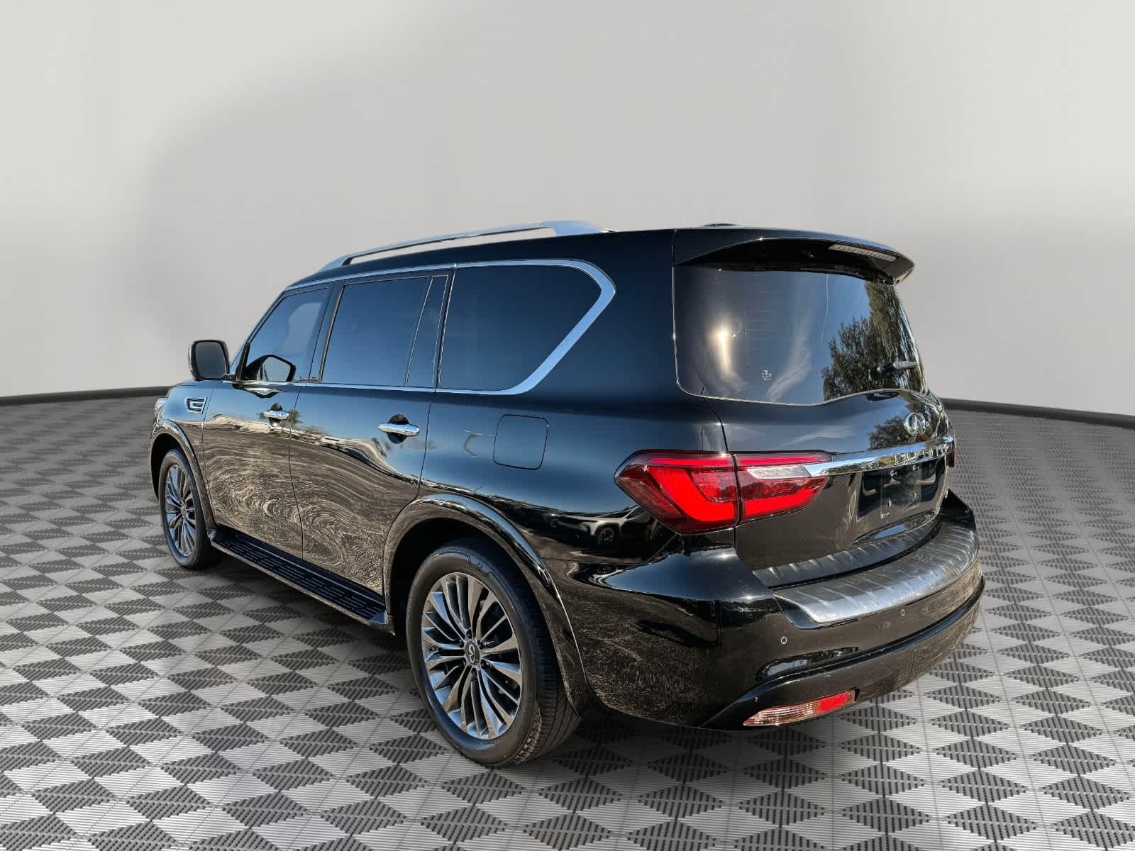 2019 INFINITI QX80 LUXE