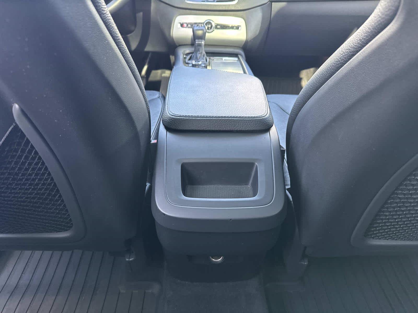 2016 Volvo XC90 T5 Momentum