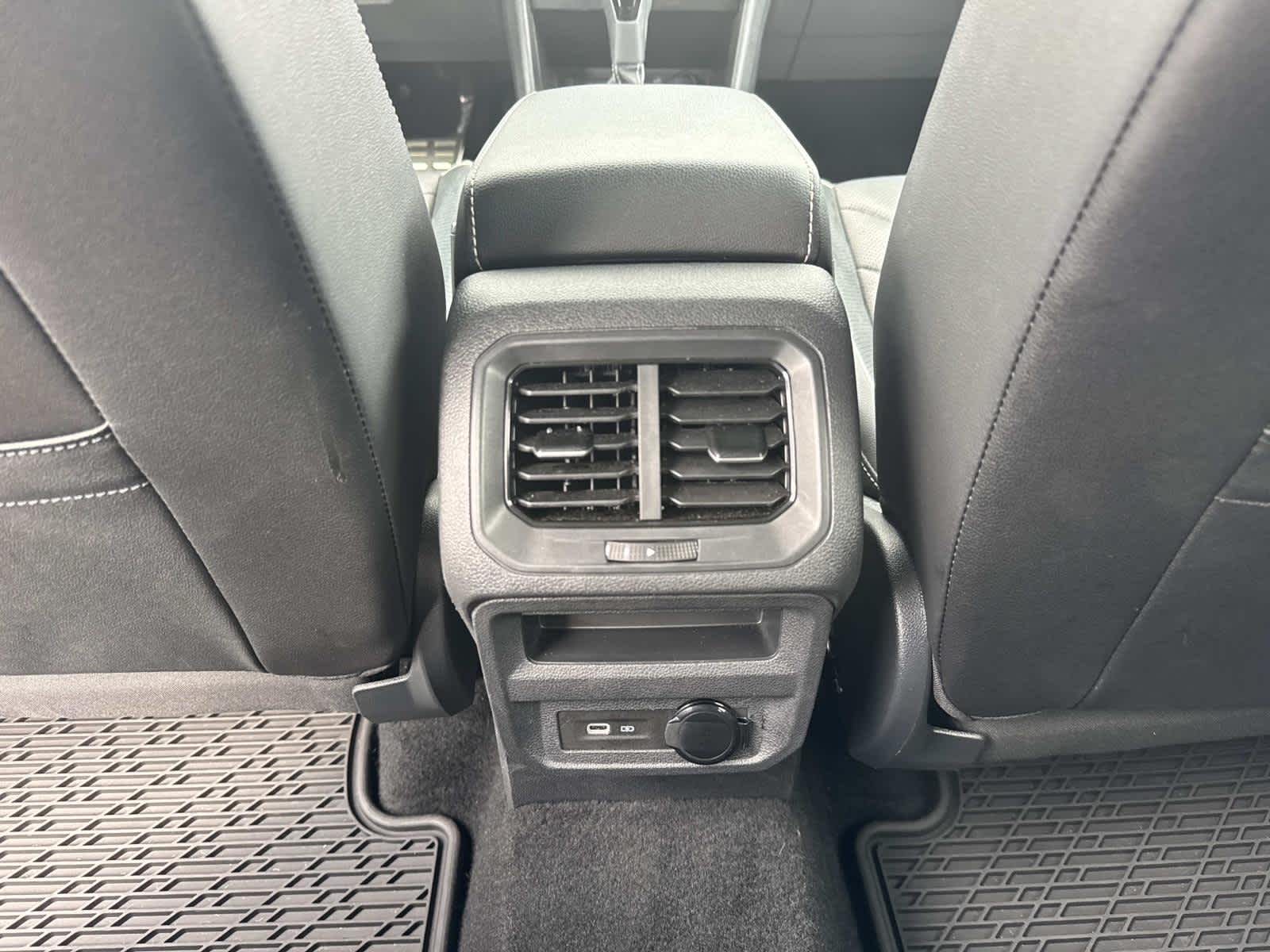 2023 Volkswagen Tiguan SEL R-Line