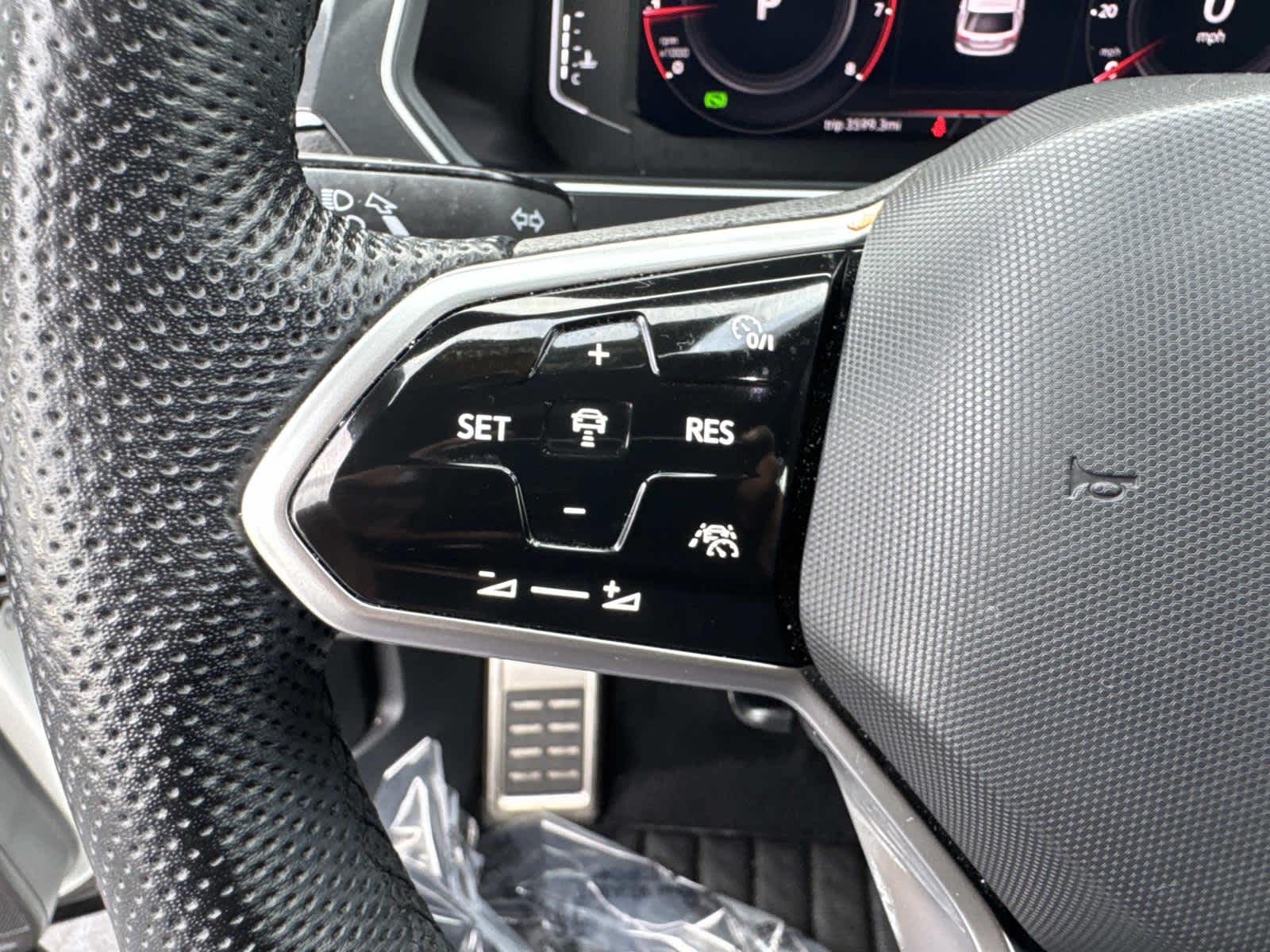 2023 Volkswagen Tiguan SEL R-Line