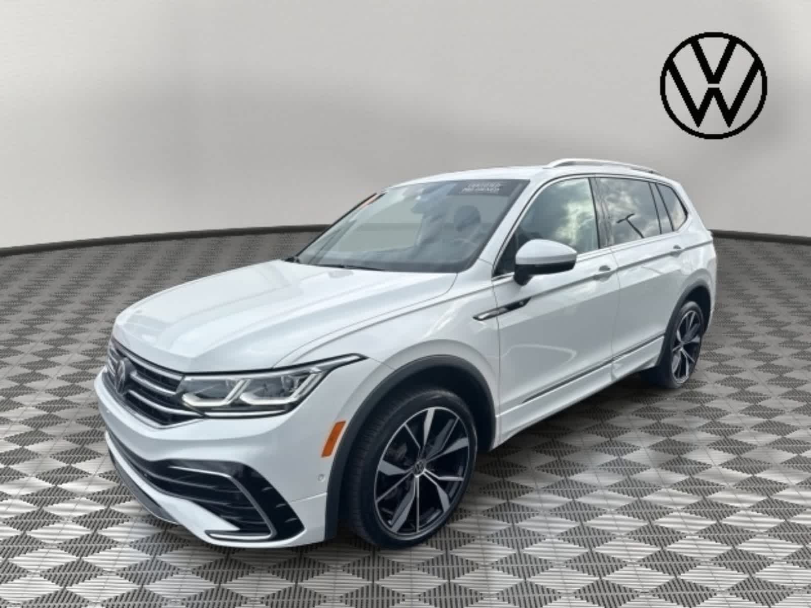 2023 Volkswagen Tiguan SEL R-Line